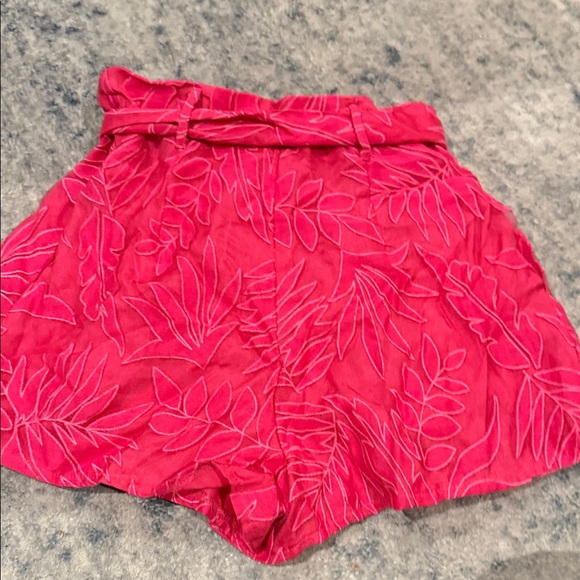 DO+BE Pink Leaf Pattern Shorts - Picture 4 of 5